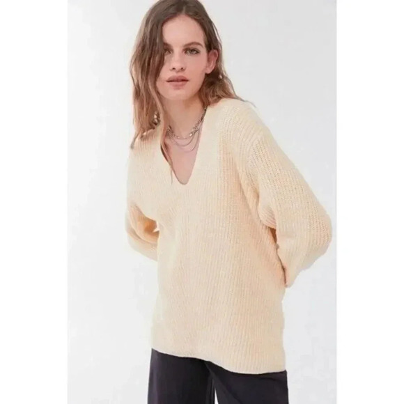 Urban Outfitters UO Victoria Oversized V-Neck Sweater S - Picture 1 of 4